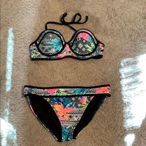 Super cute 2 piece bathing suit set!!